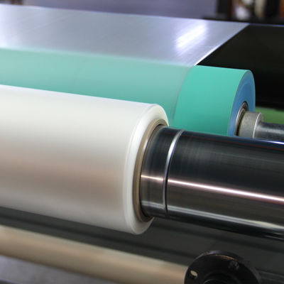 Un buon prezzo. Film di laminazione a freddo senza fondo CPP ad alta resistenza adesiva 25 micron in linea