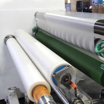 Un buon prezzo. Porta il tuo packaging al livello successivo con la pellicola di laminazione a freddo senza fondo CPP in linea