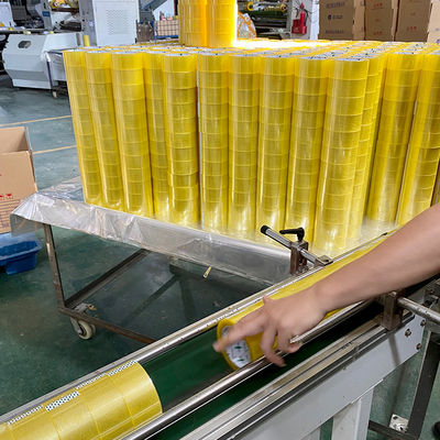 Un buon prezzo. Nastro di imballaggio adesivo BOPP trasparente / giallastro per scatole di cartone in linea