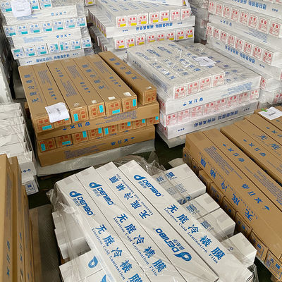 Un buon prezzo. Pellicola di laminazione a freddo in PVC lucida a basso spreco in linea