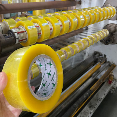 Un buon prezzo. Nastro adesivo trasparente BOPP personalizzato con avvolgimento larghezza 50 mm per sigillamento delle scatole in linea