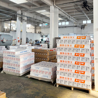 Un buon prezzo. 1.26*202M Film di laminazione a freddo senza fondo resistente alle alte temperature ad alta viscosità in linea