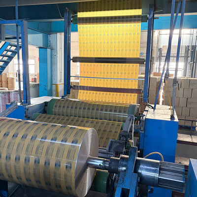 Un buon prezzo. Produttore di rotoli jumbo di imballaggio in plastica Bopp trasparente stampata e fragile In linea